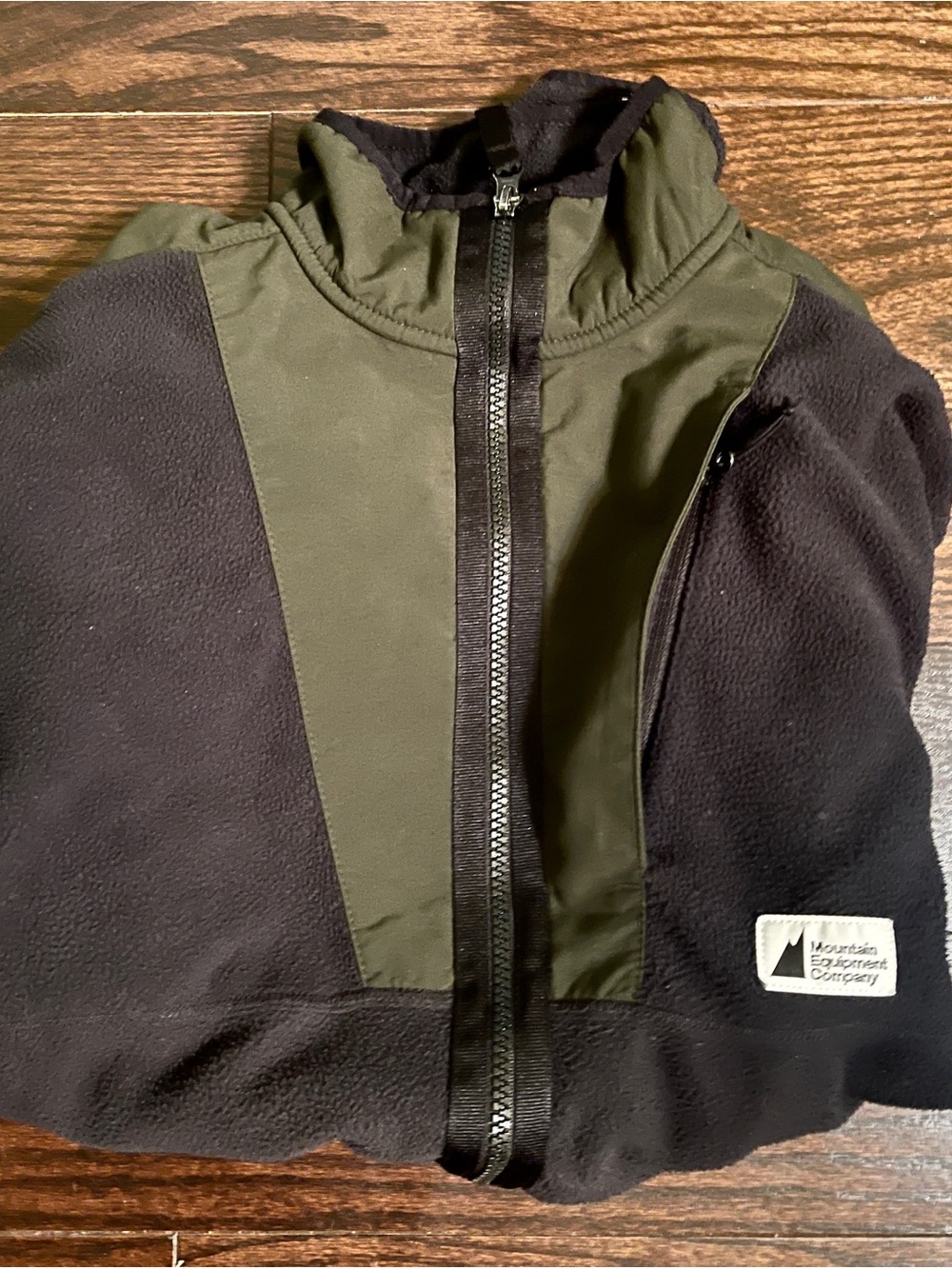 Camping Two-Tone Olive & Black Fleece Jacket MEC-Mountain Equipment Co-op - Picture 12 of 15